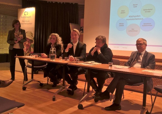 Kuvassa (vas.): Päivi Topo, Ikäinstituutti ja kansanedustajat Ritva Elomaa (ps), Ilmari Nurminen (sd), Jaana Laitinen-Pesola (kok) ja Niilo Keränen (kesk).