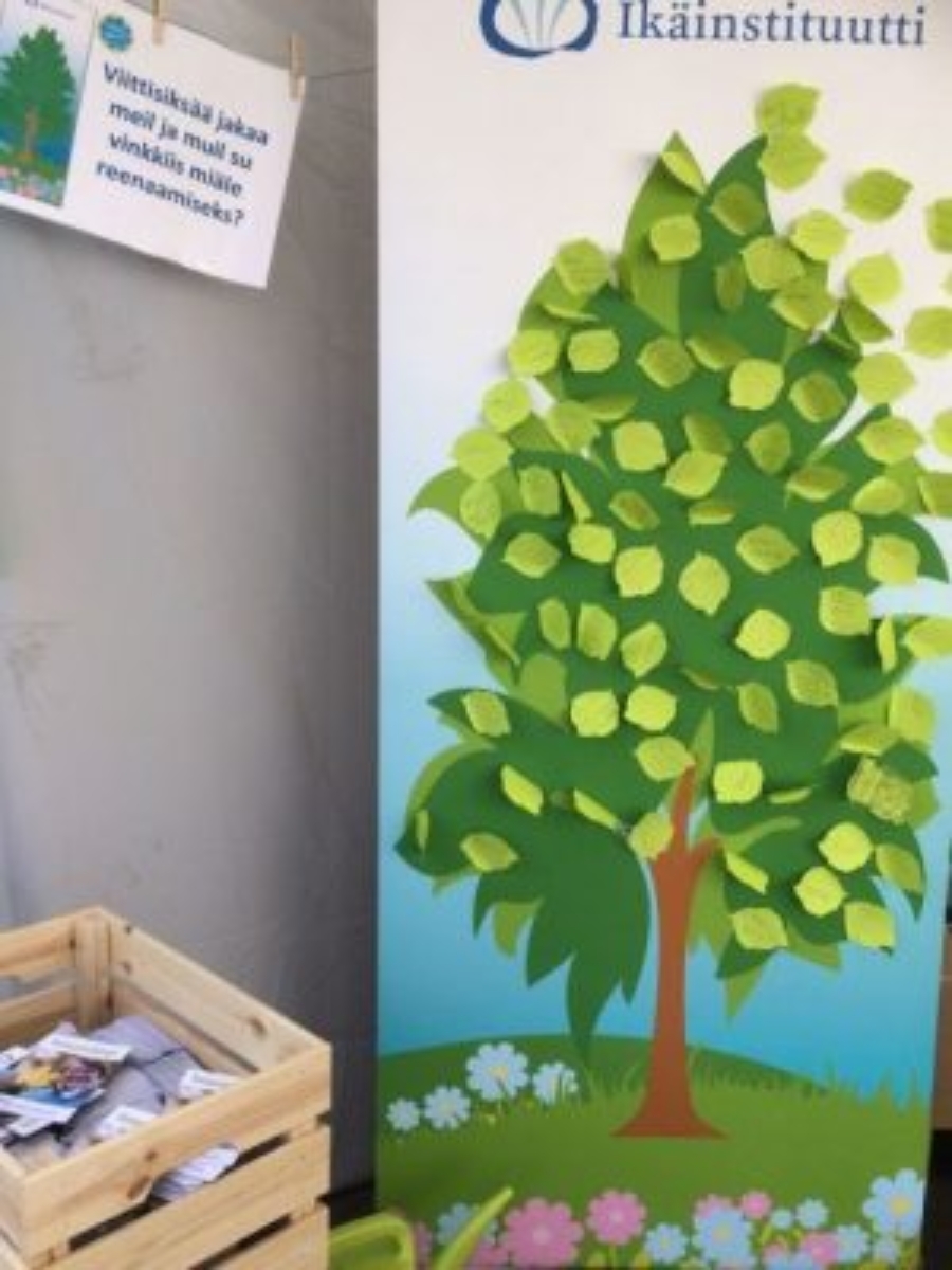 ”Kutsu hymyllä muita ihmisiä lähellesi” – Voimapuun juurilla Porin torilla