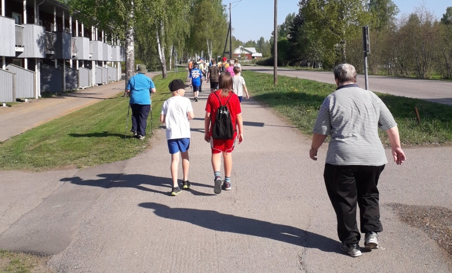 Amazing Kunnon Puumala saattaa yhteen vähän liikkuvia ja eri-ikäisiä