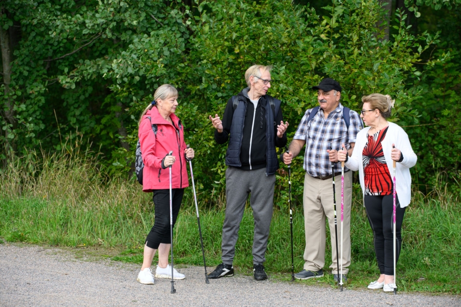 Ikääntyneet luottavat viranomaisiin mutta eivät palveluihin